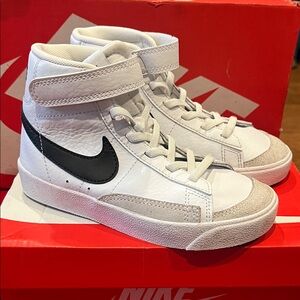 Nike Blazer MID ‘77 Kids White and Black High-Top Sneakers